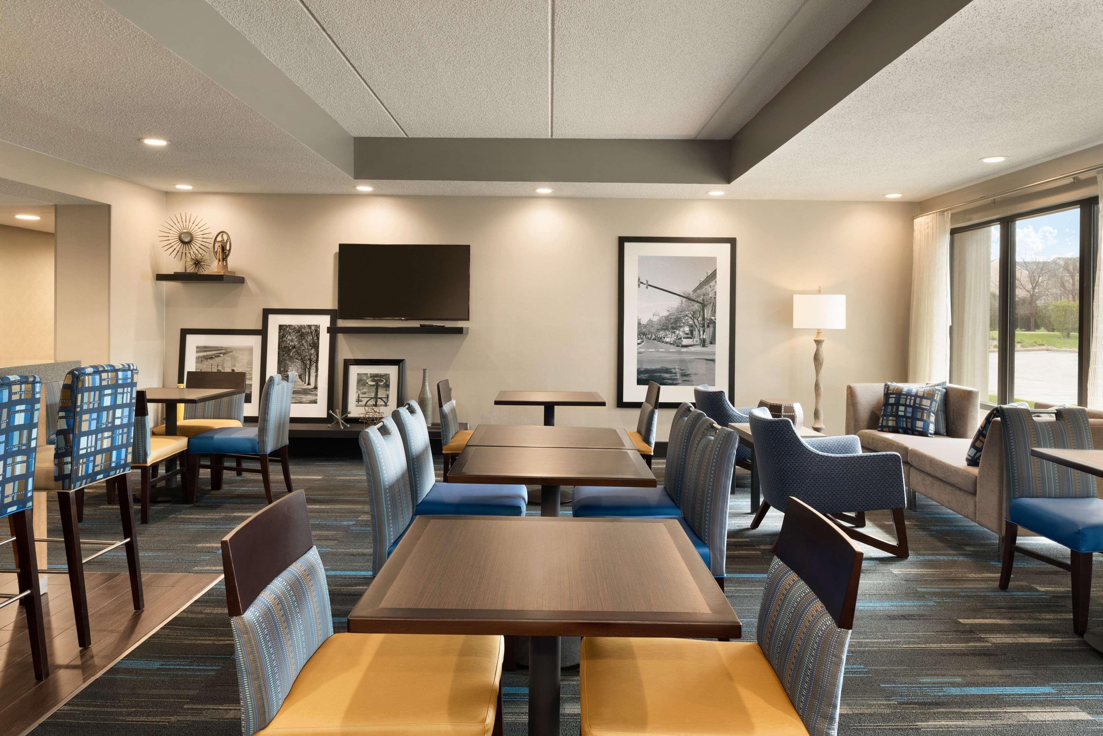 Hampton Inn Appleton-Fox River Mall Area Exterior photo